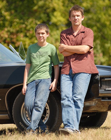 1404935134_boyhood-movie-ethan-article